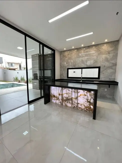 Casa com 3 quartos à venda, 360m2 em Anapolis - GO - imagem 2 Foto 2 de Casa com 3 quartos à venda, 360m2 em Anapolis - GO