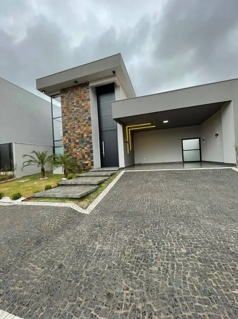 Casa com 3 quartos à venda, 360m2 em Anapolis - GO - imagem 1 Foto 1 de Casa com 3 quartos à venda, 360m2 em Anapolis - GO