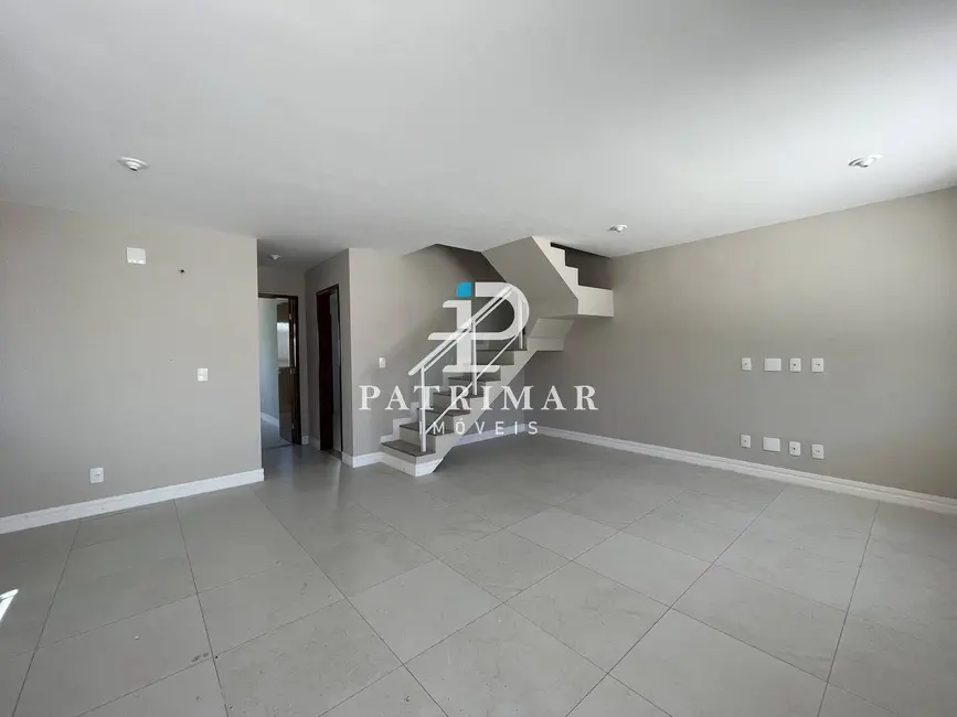 Casa com 4 quartos à venda, 300m2 em Marica - RJ - imagem 4 Foto 4 de Casa com 4 quartos à venda, 300m2 em Marica - RJ