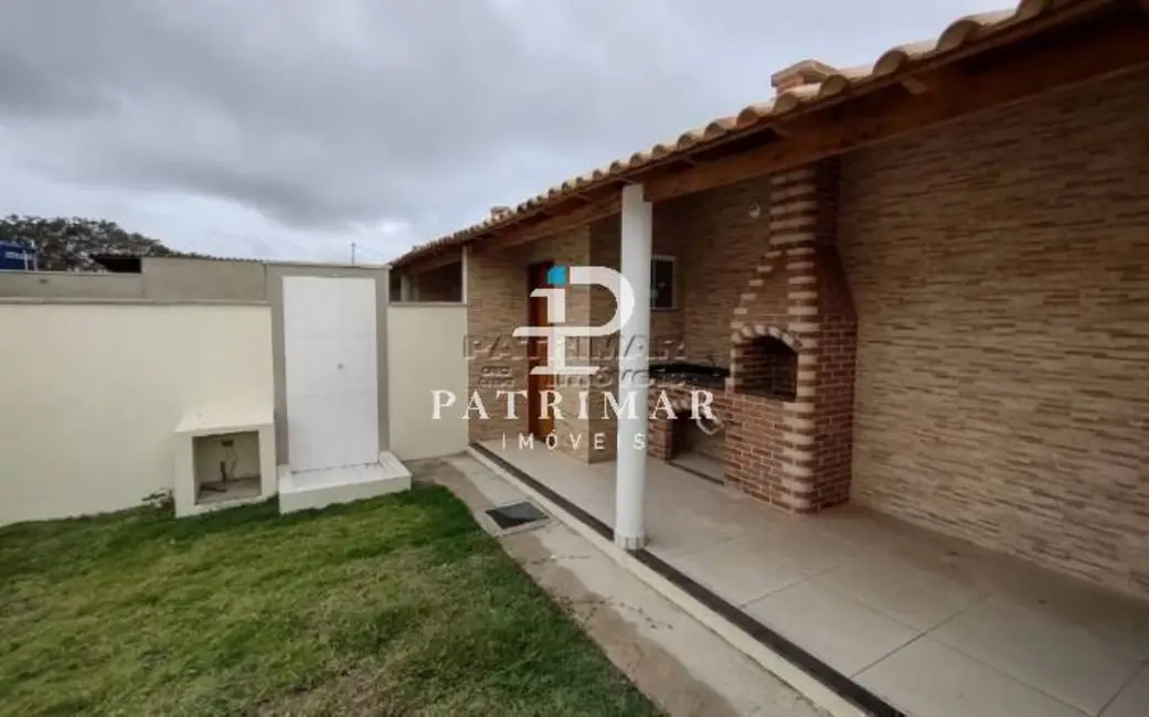 Foto 2 de Casa com 2 quartos à venda, 220m2 em Marica - RJ