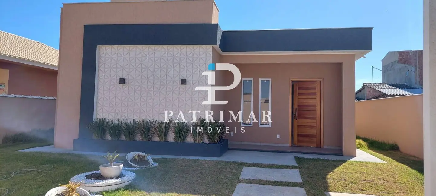 Foto 3 de Casa com 3 quartos à venda, 480m2 em Marica - RJ