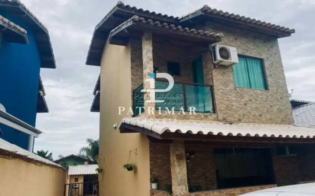 Foto 2 de Casa com 2 quartos à venda, 195m2 em Marica - RJ