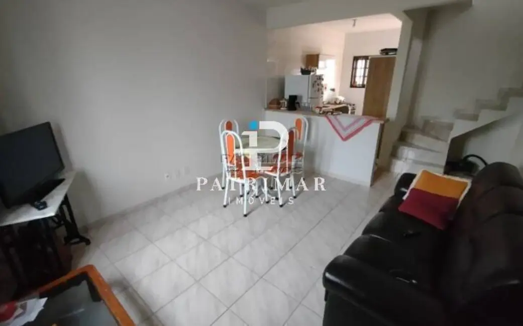 Foto 4 de Casa com 2 quartos à venda, 150m2 em Marica - RJ