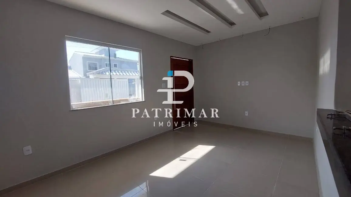 Foto 2 de Casa com 2 quartos à venda, 120m2 em Jardim Atlântico Central (Itaipuaçu), Marica - RJ