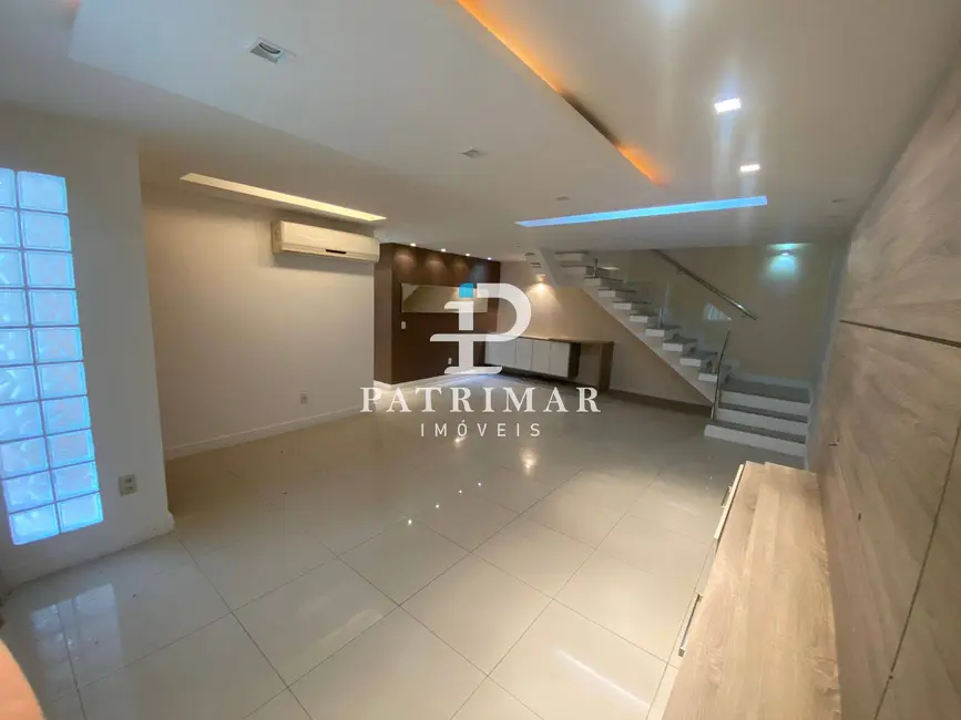 Casa com 4 quartos à venda, 157m2 em São Francisco, Niteroi - RJ - imagem 5 Foto 5 de Casa com 4 quartos à venda, 157m2 em São Francisco, Niteroi - RJ