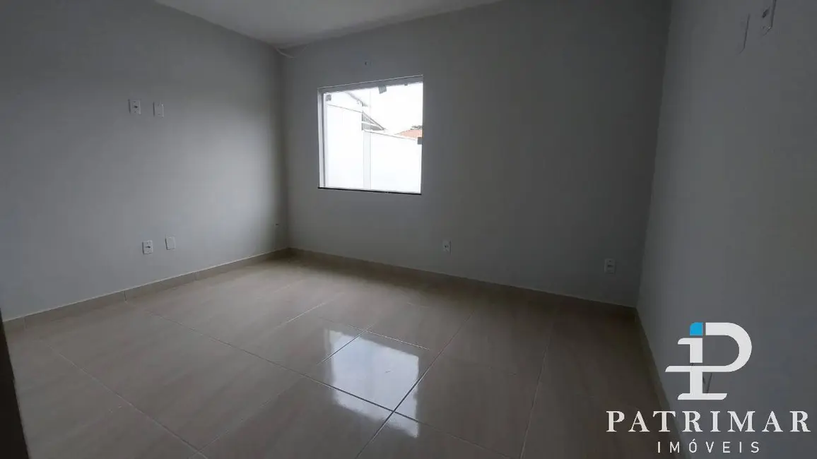 Foto 3 de Casa com 2 quartos à venda, 160m2 em Jardim Atlântico Central (Itaipuaçu), Marica - RJ