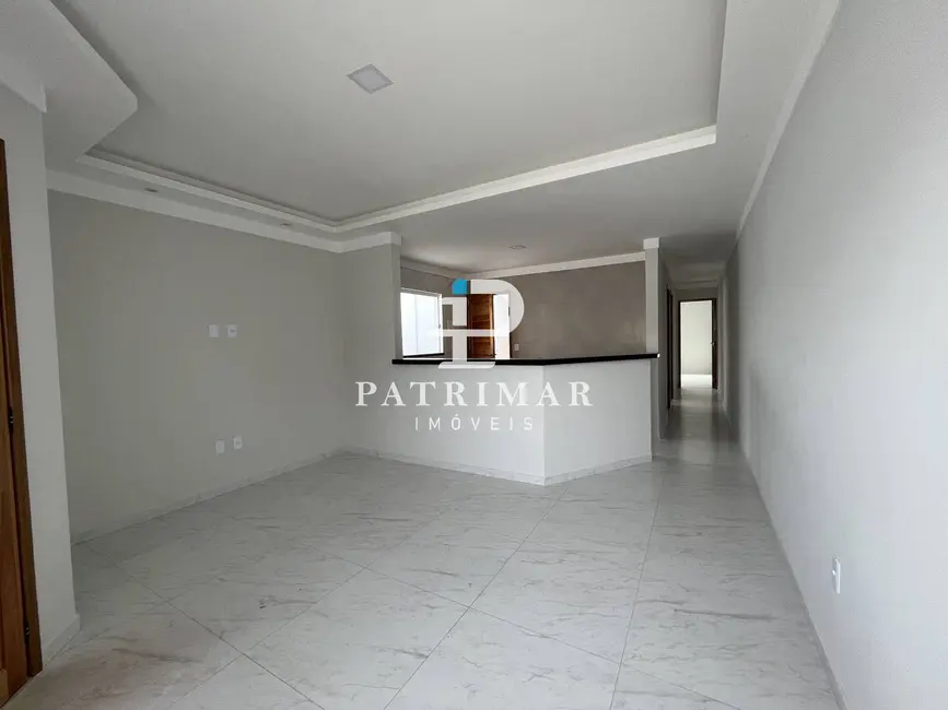 Foto 2 de Casa com 2 quartos à venda, 131m2 em Jardim Atlântico Leste (Itaipuaçu), Marica - RJ