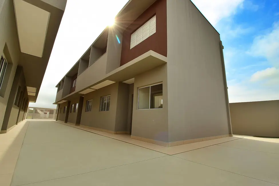 Foto 2 de Casa de Condomínio com 2 quartos para alugar, 88m2 em Balneário Recanto do Sol, Caraguatatuba - SP