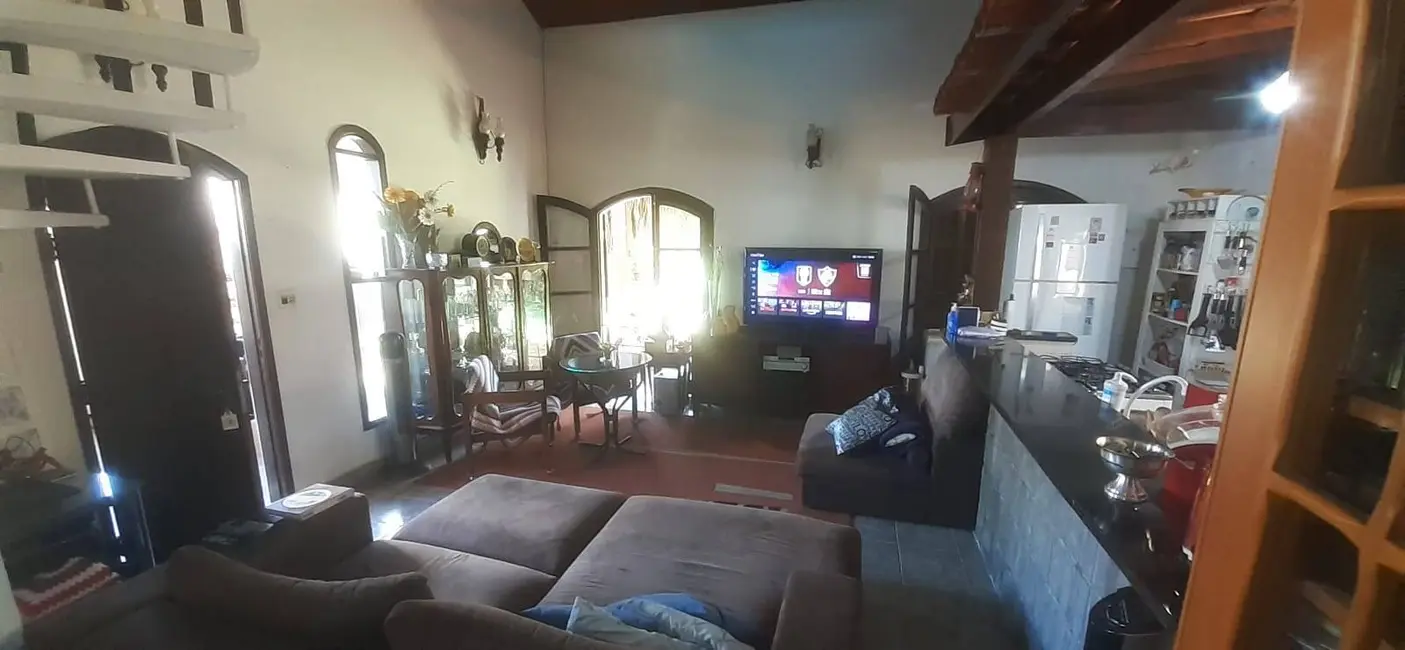 Casa com 3 quartos à venda, 300m2 em Massaguaçu, Caraguatatuba - SP - imagem 4 Foto 4 de Casa com 3 quartos à venda, 300m2 em Massaguaçu, Caraguatatuba - SP