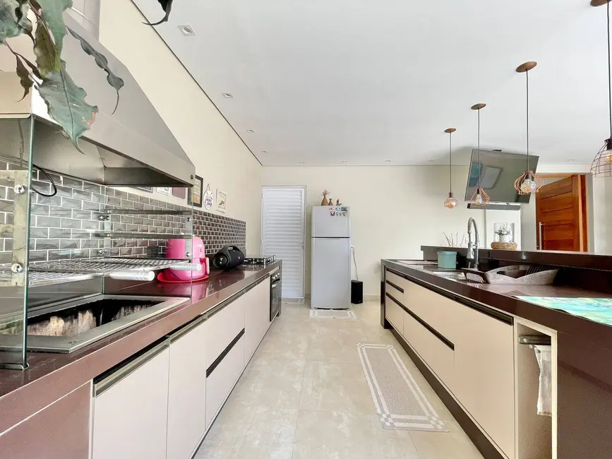 Foto 4 de Casa com 2 quartos à venda, 360m2 em Cidade Jardim, Caraguatatuba - SP