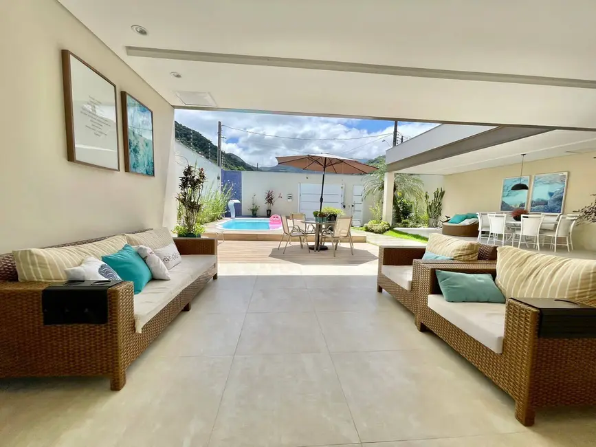 Foto 8 de Casa com 2 quartos à venda, 360m2 em Cidade Jardim, Caraguatatuba - SP