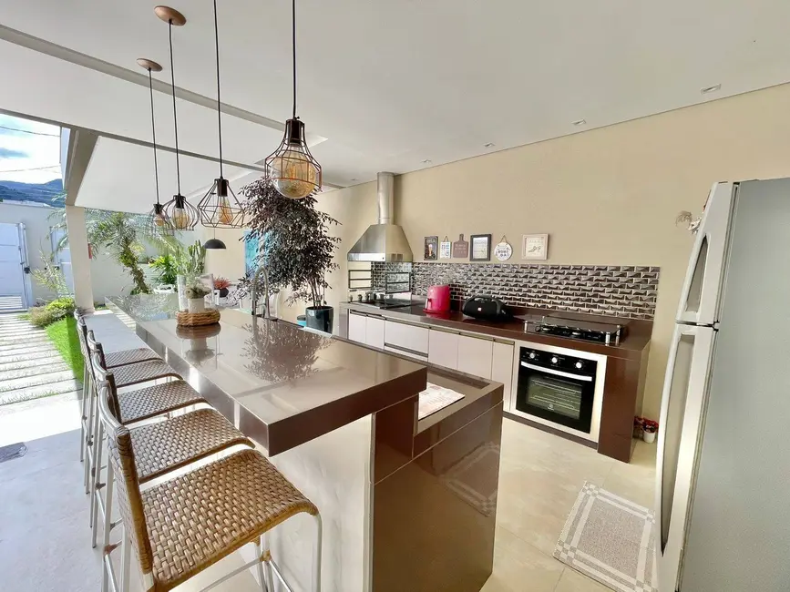 Foto 5 de Casa com 2 quartos à venda, 360m2 em Cidade Jardim, Caraguatatuba - SP