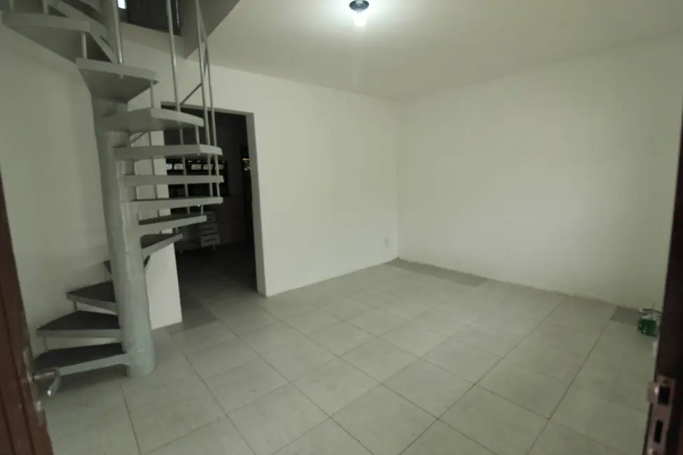 Foto 2 de Casa com 2 quartos para alugar, 100m2 em Sao Sebastiao - SP