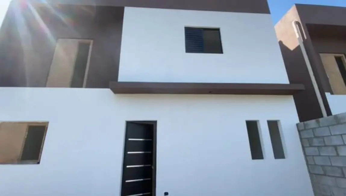 Foto 2 de Sobrado com 2 quartos à venda, 125m2 em Balneário Recanto do Sol, Caraguatatuba - SP