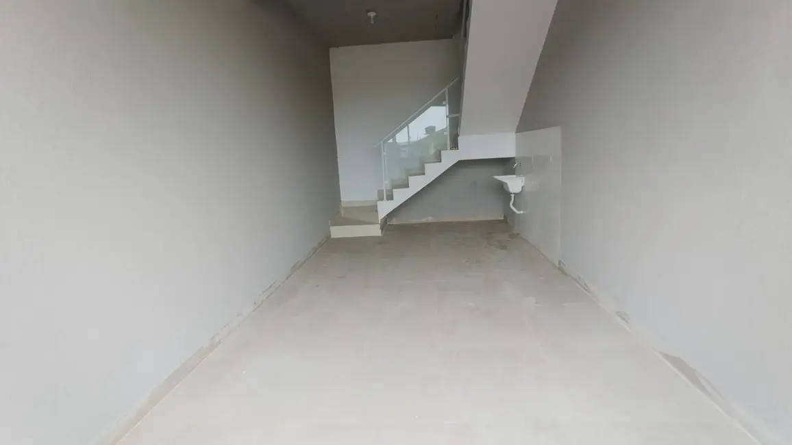 Foto 2 de Casa com 2 quartos à venda e para alugar, 120m2 em Travessão, Caraguatatuba - SP
