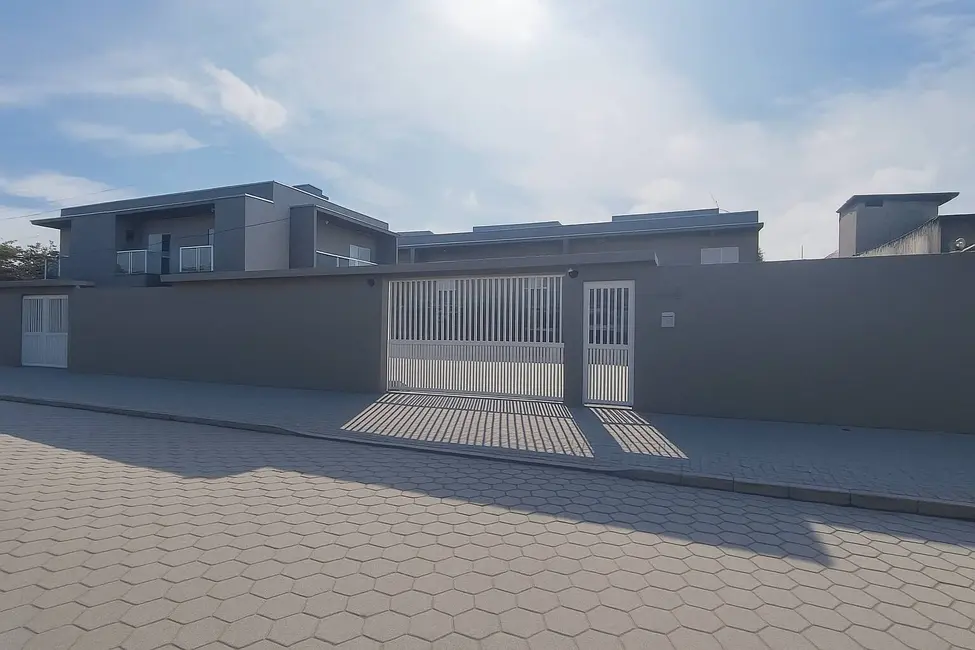 Foto 2 de Casa de Condomínio com 2 quartos para alugar, 88m2 em Pontal de Santa Marina, Caraguatatuba - SP