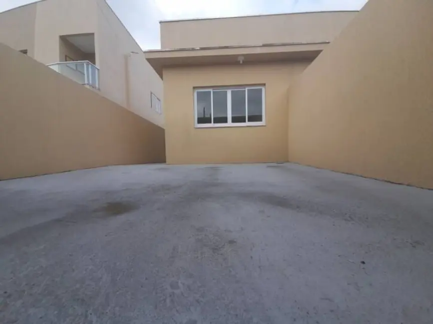Foto 2 de Casa com 2 quartos para alugar, 150m2 em Travessão, Caraguatatuba - SP