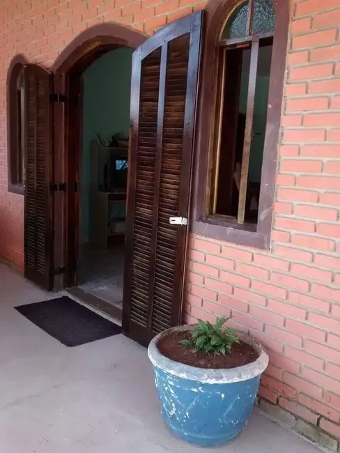 Foto 3 de Apartamento à venda em Balneário Copacabana, Caraguatatuba - SP