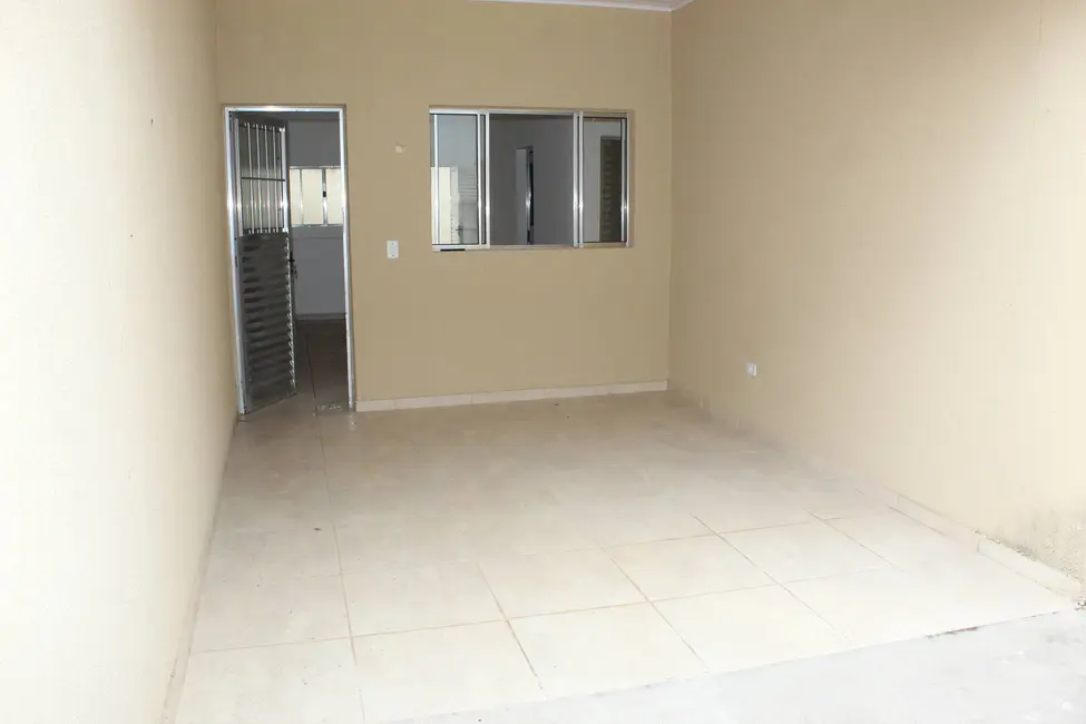 Foto 2 de Casa com 2 quartos para alugar, 80m2 em Pegorelli, Caraguatatuba - SP