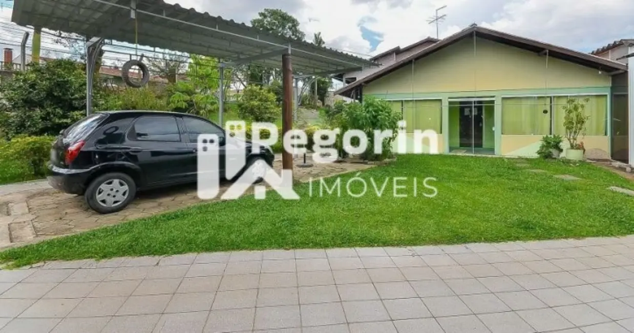 Casa com 5 quartos à venda, 237m2 em Abranches, Curitiba - PR - imagem 3 Foto 3 de Casa com 5 quartos à venda, 237m2 em Abranches, Curitiba - PR