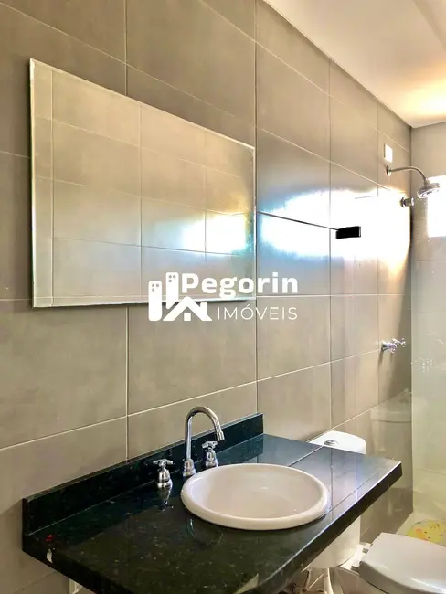 Sobrado com 3 quartos à venda, 180m2 em Pineville, Pinhais - PR - imagem 8 Foto 8 de Sobrado com 3 quartos à venda, 180m2 em Pineville, Pinhais - PR