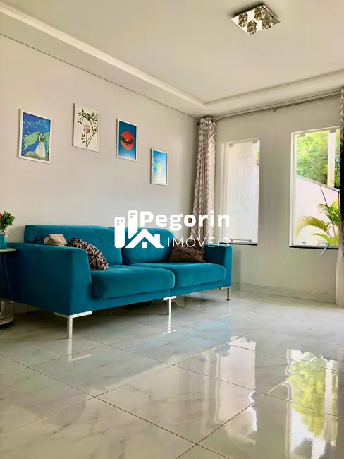 Sobrado com 3 quartos à venda, 180m2 em Pineville, Pinhais - PR - imagem 3 Foto 3 de Sobrado com 3 quartos à venda, 180m2 em Pineville, Pinhais - PR