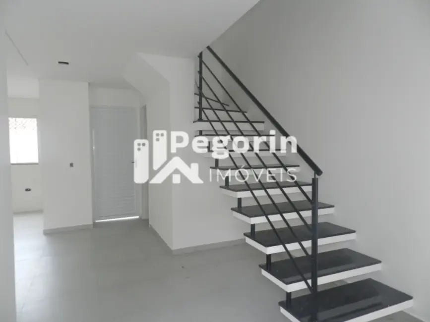 Sobrado com 3 quartos à venda, 122m2 em Cajuru, Curitiba - PR - imagem 8 Foto 8 de Sobrado com 3 quartos à venda, 122m2 em Cajuru, Curitiba - PR