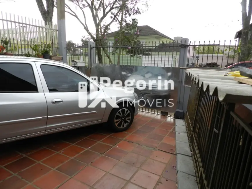 Casa com 4 quartos à venda, 180m2 em Jardim Social, Curitiba - PR - imagem 3 Foto 3 de Casa com 4 quartos à venda, 180m2 em Jardim Social, Curitiba - PR