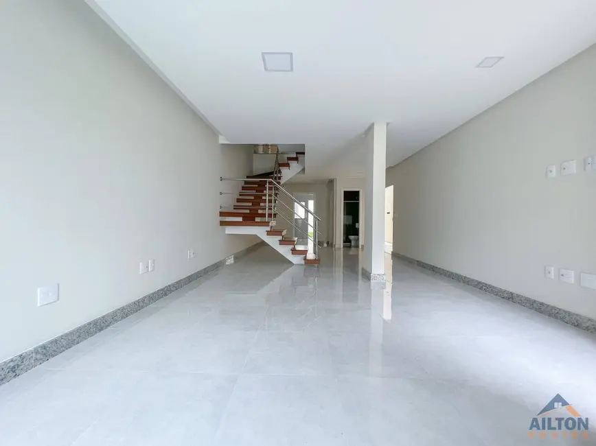 Casa com 3 quartos para alugar, 160m2 em Praia do Morro, Guarapari - ES - imagem 8 Foto 8 de Casa com 3 quartos para alugar, 160m2 em Praia do Morro, Guarapari - ES