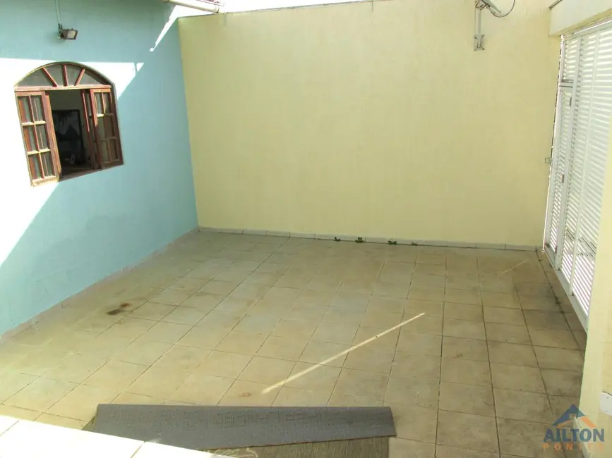 Casa com 3 quartos para alugar, 130m2 em Itapebussu, Guarapari - ES - imagem 4 Foto 4 de Casa com 3 quartos para alugar, 130m2 em Itapebussu, Guarapari - ES