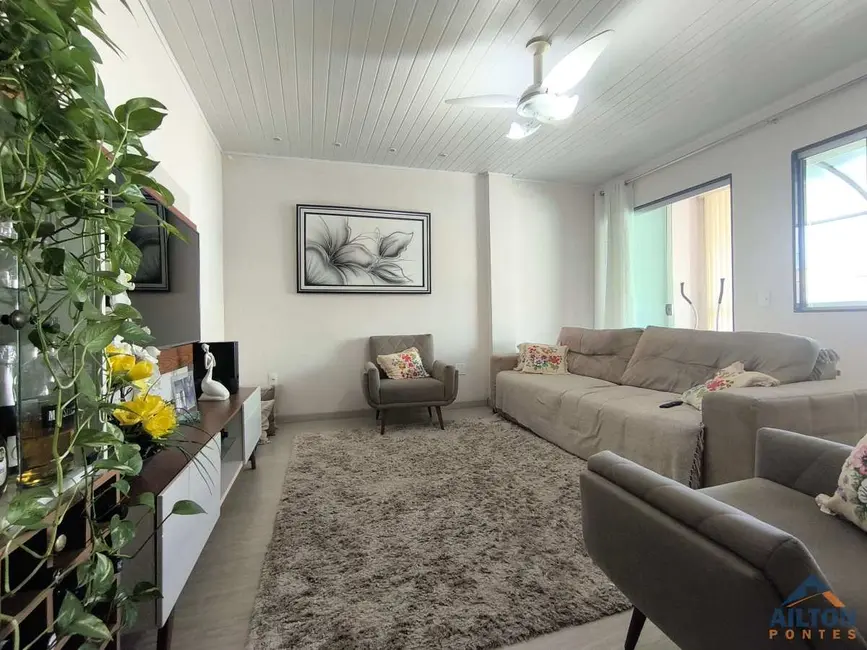 Foto 3 de Casa com 9 quartos à venda, 285m2 em Itapebussu, Guarapari - ES