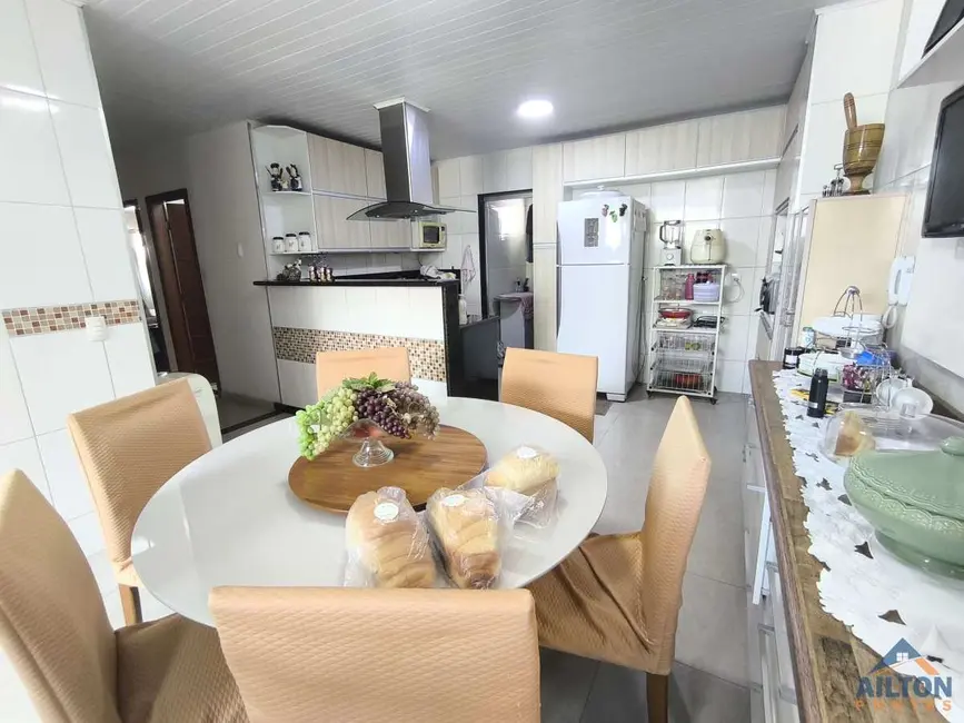 Foto 8 de Casa com 9 quartos à venda, 285m2 em Itapebussu, Guarapari - ES