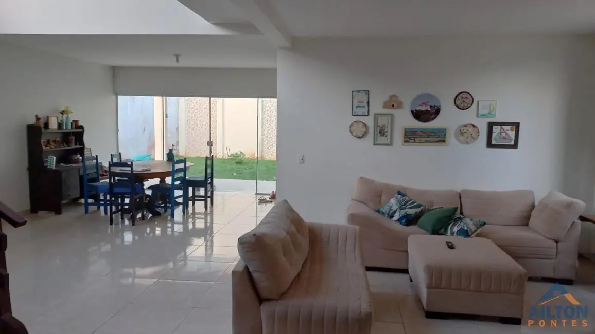 Foto 1 de Casa com 5 quartos à venda, 242m2 em Nova Guarapari, Guarapari - ES