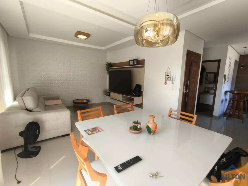 Foto 2 de Casa com 3 quartos à venda, 120m2 em Olaria, Guarapari - ES