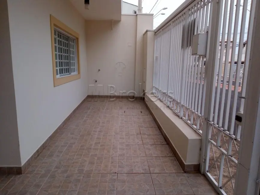 Foto 2 de Sobrado com 2 quartos à venda, 228m2 em Botucatu - SP