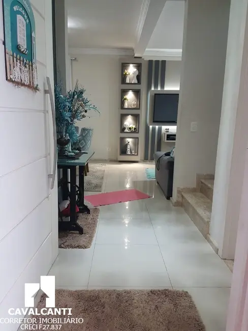 Casa com 3 quartos à venda, 190m2 em Cruzeiro, Sao Jose Dos Pinhais - PR - imagem 8 Foto 8 de Casa com 3 quartos à venda, 190m2 em Cruzeiro, Sao Jose Dos Pinhais - PR