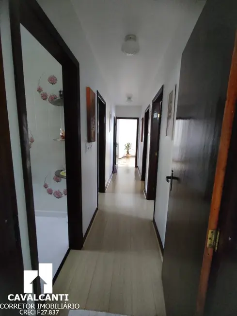 Casa com 4 quartos à venda, 710m2 em Bom Jesus, Sao Jose Dos Pinhais - PR - imagem 8 Foto 8 de Casa com 4 quartos à venda, 710m2 em Bom Jesus, Sao Jose Dos Pinhais - PR