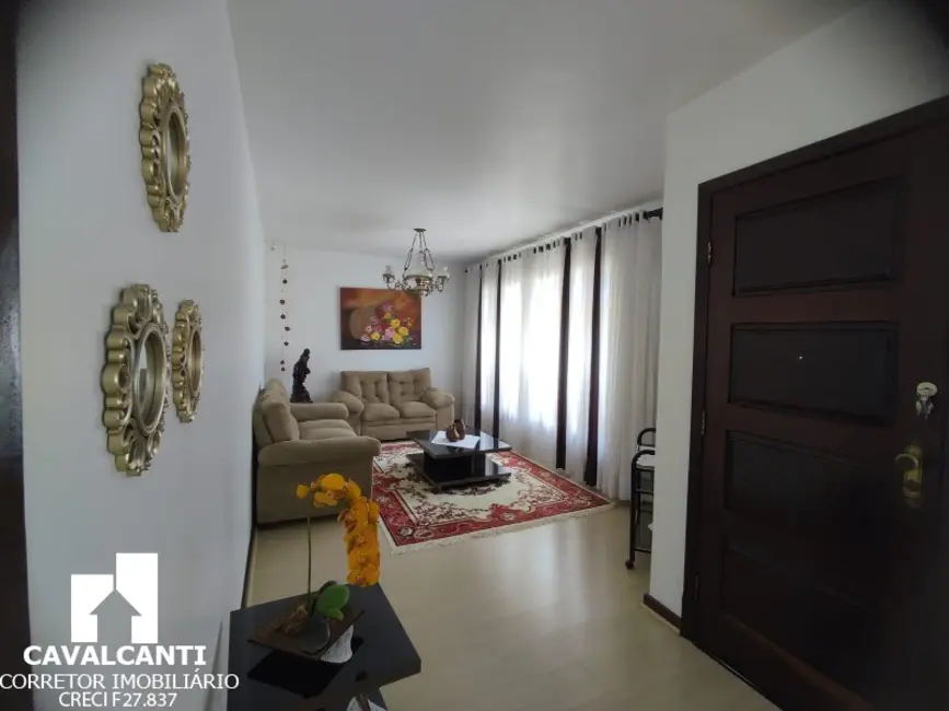 Casa com 4 quartos à venda, 710m2 em Bom Jesus, Sao Jose Dos Pinhais - PR - imagem 4 Foto 4 de Casa com 4 quartos à venda, 710m2 em Bom Jesus, Sao Jose Dos Pinhais - PR