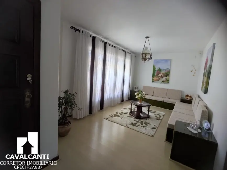 Casa com 4 quartos à venda, 710m2 em Bom Jesus, Sao Jose Dos Pinhais - PR - imagem 3 Foto 3 de Casa com 4 quartos à venda, 710m2 em Bom Jesus, Sao Jose Dos Pinhais - PR