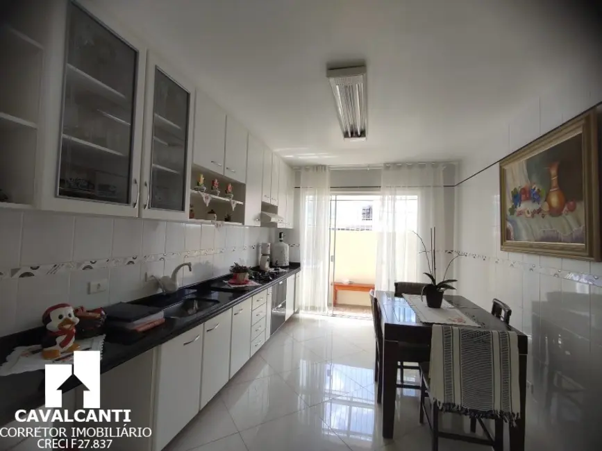 Casa com 4 quartos à venda, 710m2 em Bom Jesus, Sao Jose Dos Pinhais - PR - imagem 6 Foto 6 de Casa com 4 quartos à venda, 710m2 em Bom Jesus, Sao Jose Dos Pinhais - PR