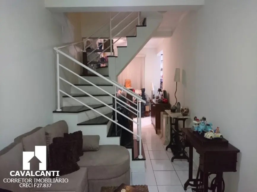 Casa de Condomínio com 3 quartos para alugar, 138m2 em Carioca, Sao Jose Dos Pinhais - PR - imagem 3 Foto 3 de Casa de Condomínio com 3 quartos para alugar, 138m2 em Carioca, Sao Jose Dos Pinhais - PR