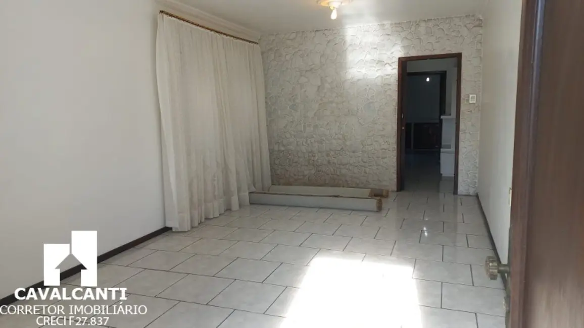 Casa com 3 quartos à venda, 160m2 em Anita Garibaldi, Joinville - SC - imagem 4 Foto 4 de Casa com 3 quartos à venda, 160m2 em Anita Garibaldi, Joinville - SC