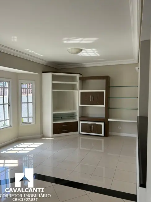 Casa com 4 quartos à venda, 300m2 em Bom Jesus, Sao Jose Dos Pinhais - PR - imagem 3 Foto 3 de Casa com 4 quartos à venda, 300m2 em Bom Jesus, Sao Jose Dos Pinhais - PR