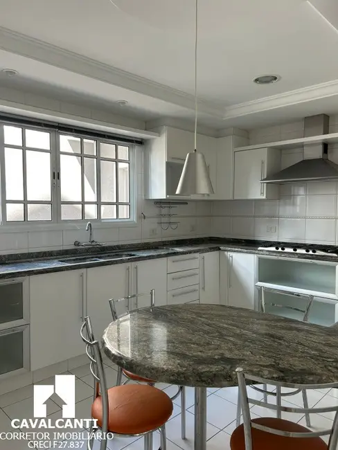 Foto 2 de Casa com 4 quartos à venda, 300m2 em Bom Jesus, Sao Jose Dos Pinhais - PR