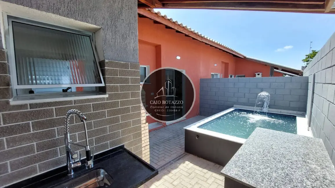 Foto 1 de Casa com 2 quartos à venda em Itanhaem - SP