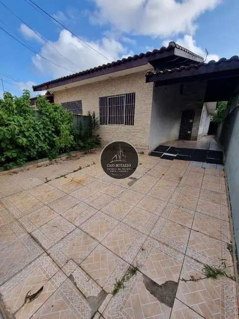 Casa com 3 quartos à venda em Peruibe - SP - imagem 2 Foto 2 de Casa com 3 quartos à venda em Peruibe - SP