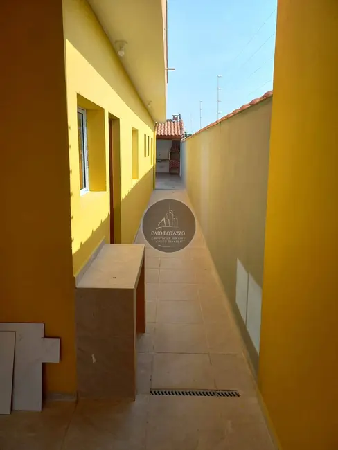 Foto 5 de Casa com 2 quartos à venda, 90m2 em Itanhaem - SP