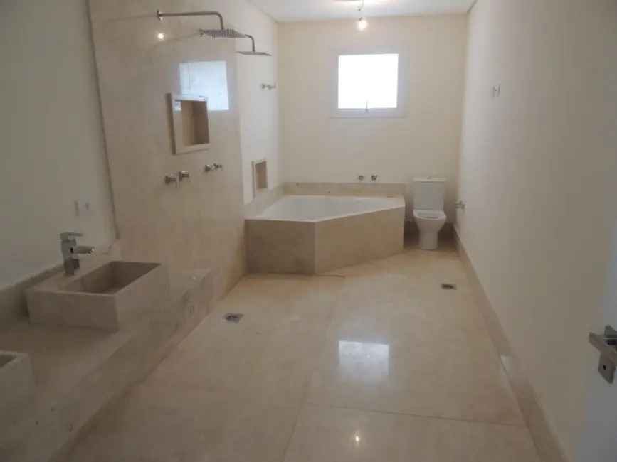 Casa de Condomínio com 4 quartos à venda, 750m2 em Alphaville, Santana De Parnaiba - SP - imagem 4 Foto 4 de Casa de Condomínio com 4 quartos à venda, 750m2 em Alphaville, Santana De Parnaiba - SP