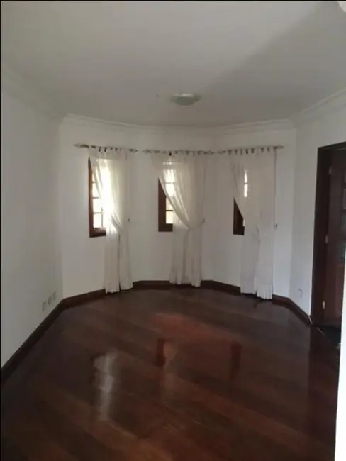 Casa de Condomínio com 4 quartos à venda, 356m2 em Morada dos Pinheiros (Aldeia da Serra), Santana De Parnaiba - SP - imagem 2 Foto 2 de Casa de Condomínio com 4 quartos à venda, 356m2 em Morada dos Pinheiros (Aldeia da Serra), Santana De Parnaiba - SP