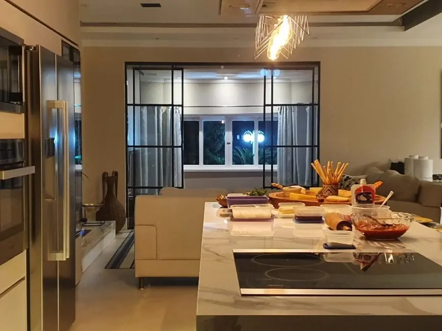 Casa de Condomínio com 5 quartos à venda, 378m2 em Morada das Flores (Aldeia da Serra), Santana De Parnaiba - SP - imagem 2 Foto 2 de Casa de Condomínio com 5 quartos à venda, 378m2 em Morada das Flores (Aldeia da Serra), Santana De Parnaiba - SP